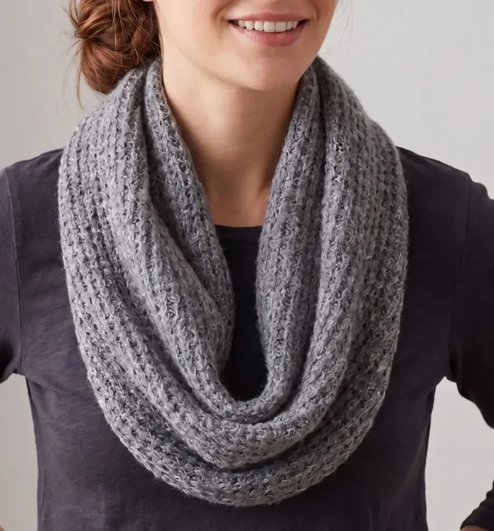 Aeropostale Gray Infinity Knit Scarf 100% Acrylic 9
